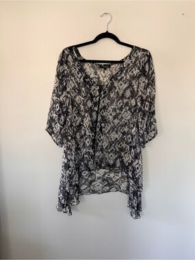 Lightweight Black & White Patterned Blouse